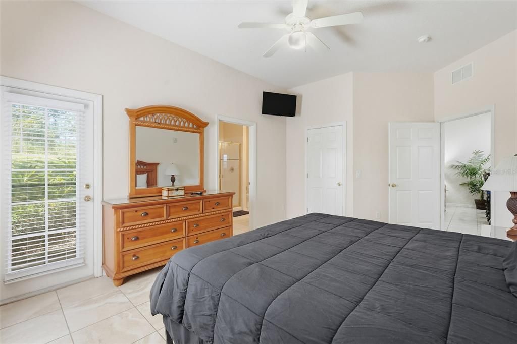 For Sale: $200,000 (2 beds, 2 baths, 1375 Square Feet)