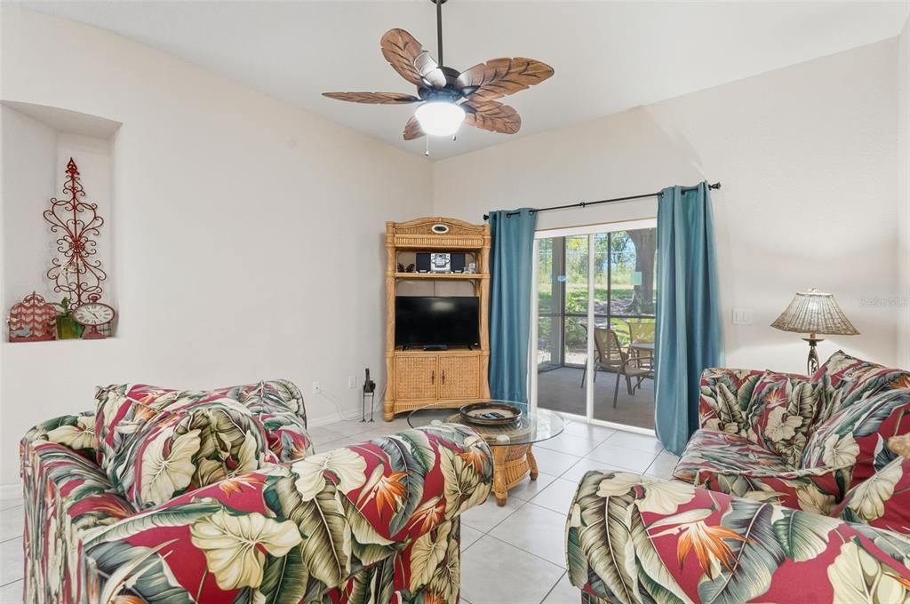 For Sale: $200,000 (2 beds, 2 baths, 1375 Square Feet)