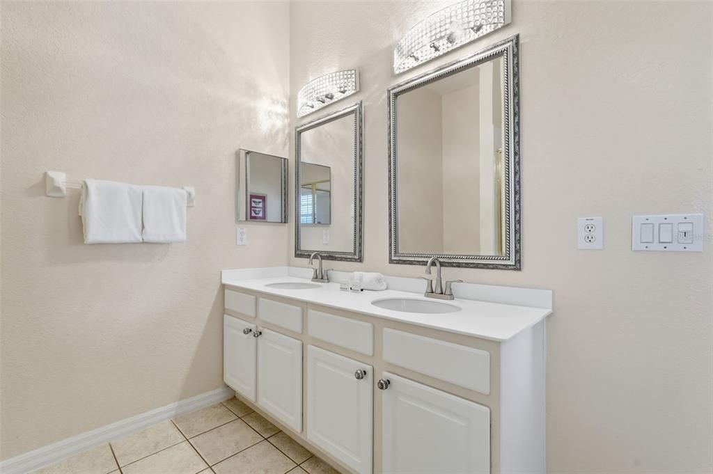 For Sale: $200,000 (2 beds, 2 baths, 1375 Square Feet)