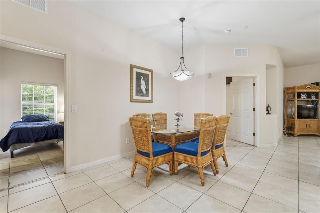 For Sale: $200,000 (2 beds, 2 baths, 1375 Square Feet)