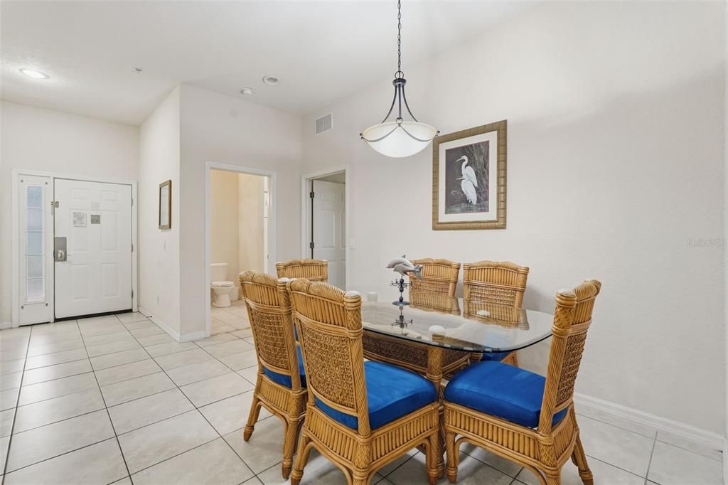 For Sale: $200,000 (2 beds, 2 baths, 1375 Square Feet)