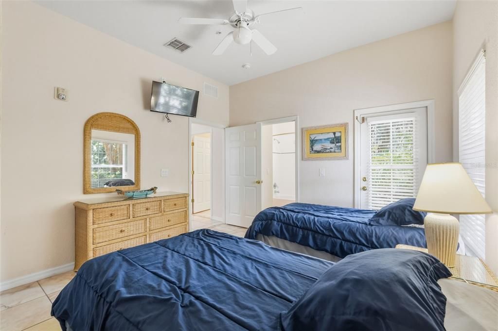 For Sale: $200,000 (2 beds, 2 baths, 1375 Square Feet)