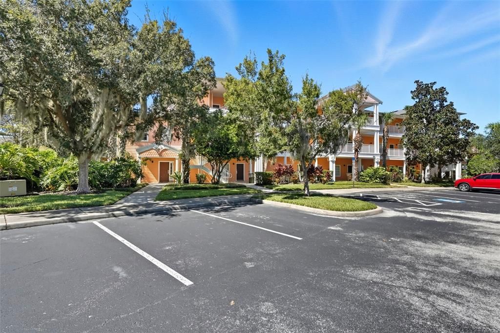 For Sale: $200,000 (2 beds, 2 baths, 1375 Square Feet)