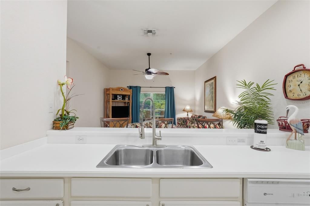 For Sale: $200,000 (2 beds, 2 baths, 1375 Square Feet)