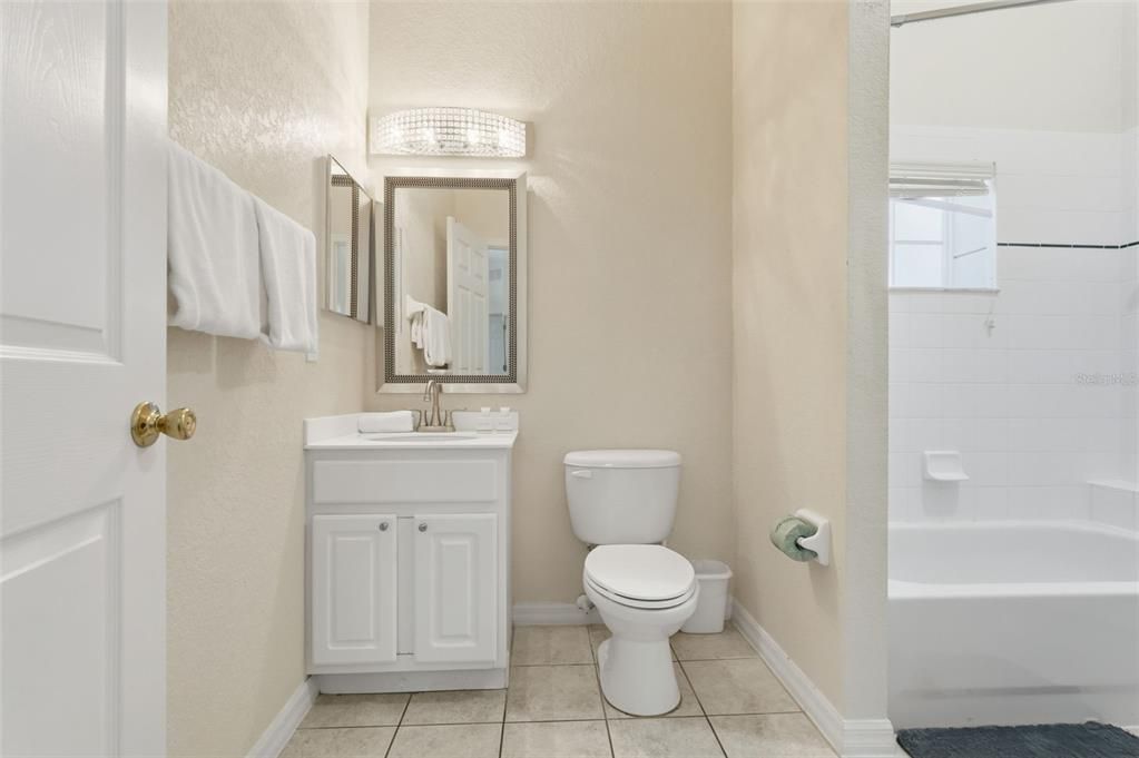 For Sale: $200,000 (2 beds, 2 baths, 1375 Square Feet)