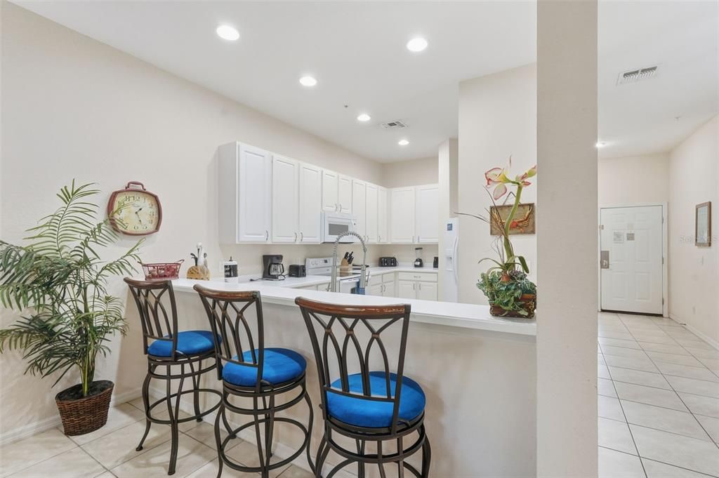 For Sale: $200,000 (2 beds, 2 baths, 1375 Square Feet)