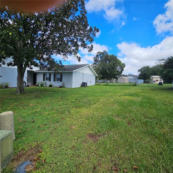 For Rent: $2,100 (3 beds, 2 baths, 1206 Square Feet)