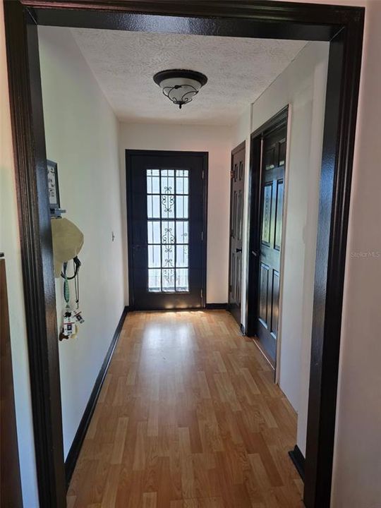 For Rent: $2,100 (3 beds, 2 baths, 1206 Square Feet)