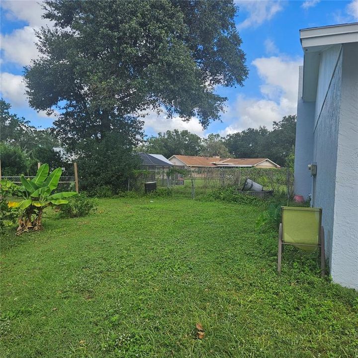 For Rent: $2,100 (3 beds, 2 baths, 1206 Square Feet)