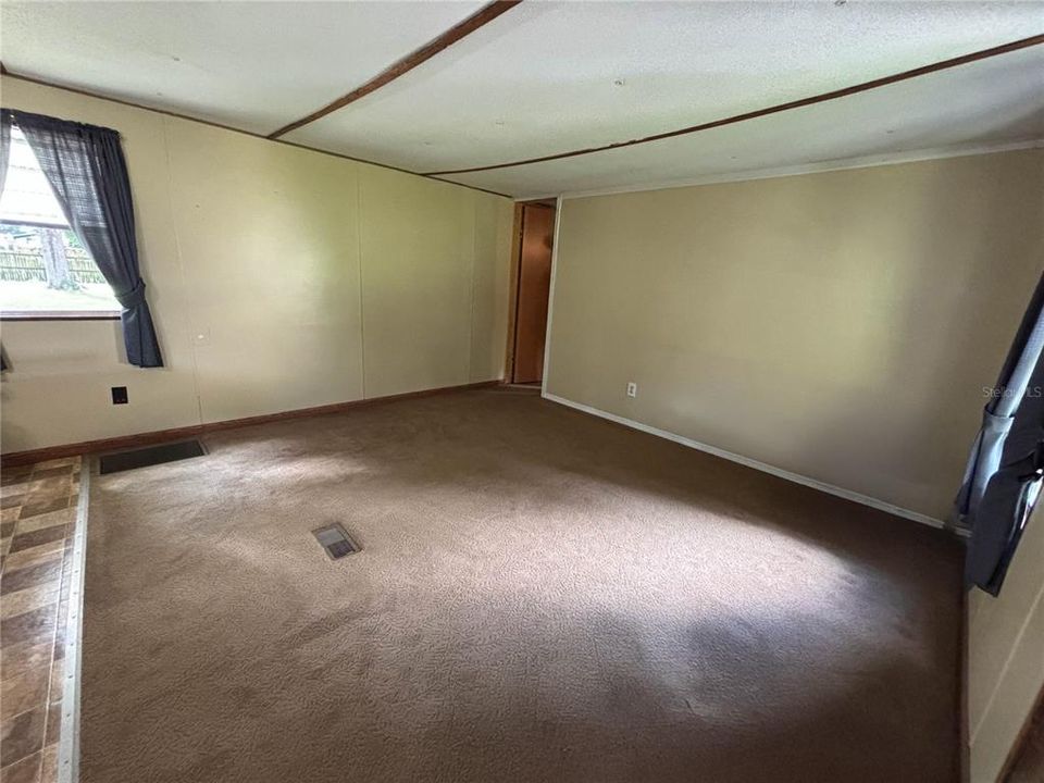 For Sale: $100,000 (2 beds, 1 baths, 672 Square Feet)