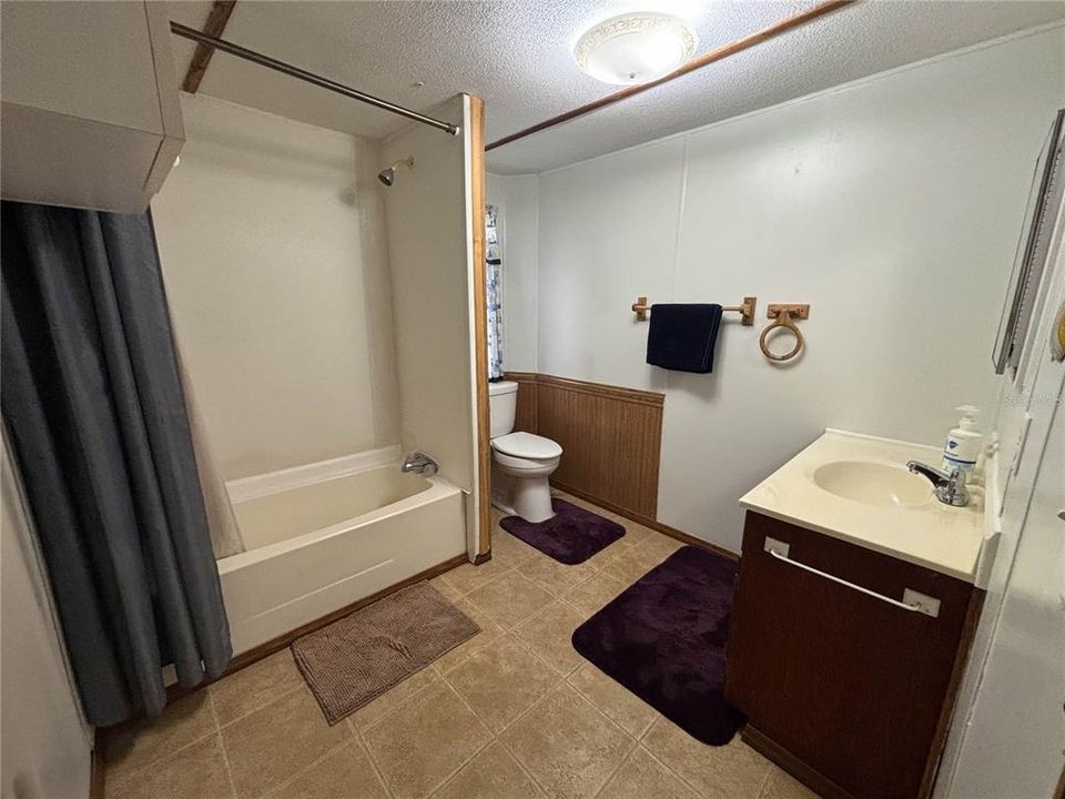 For Sale: $100,000 (2 beds, 1 baths, 672 Square Feet)