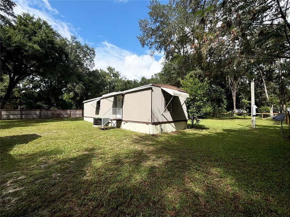 For Sale: $100,000 (2 beds, 1 baths, 672 Square Feet)