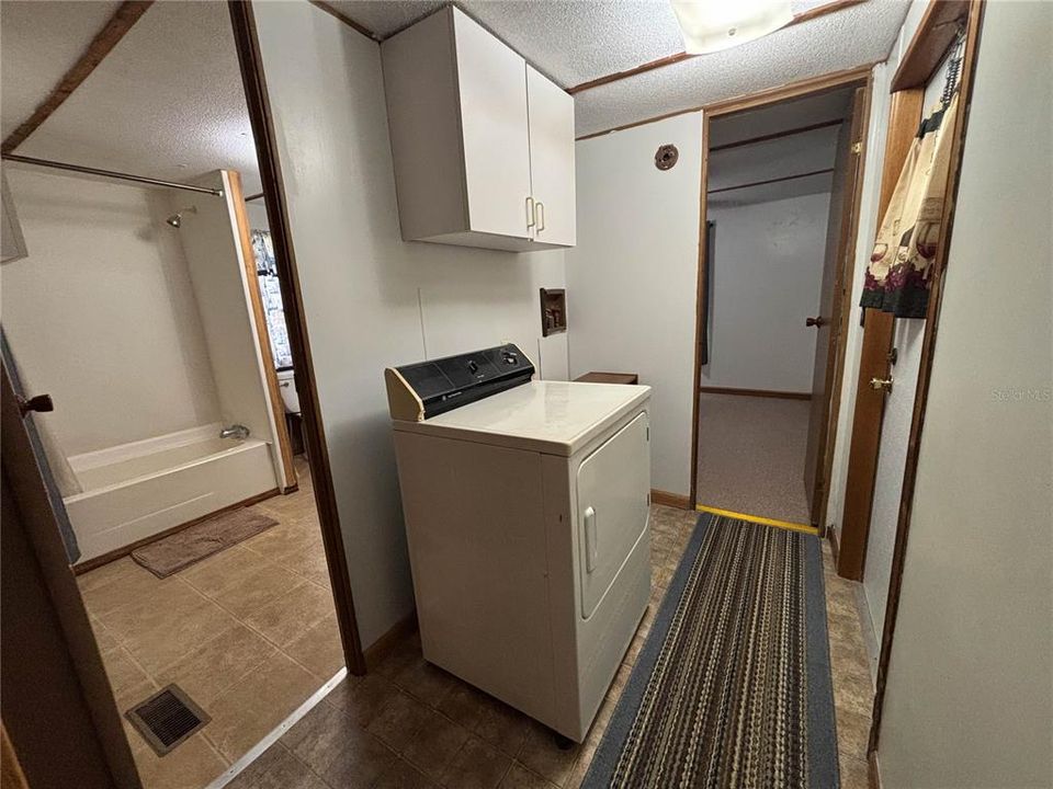 For Sale: $100,000 (2 beds, 1 baths, 672 Square Feet)