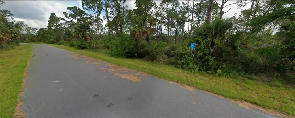 待售: $12,700 (0.23 acres)