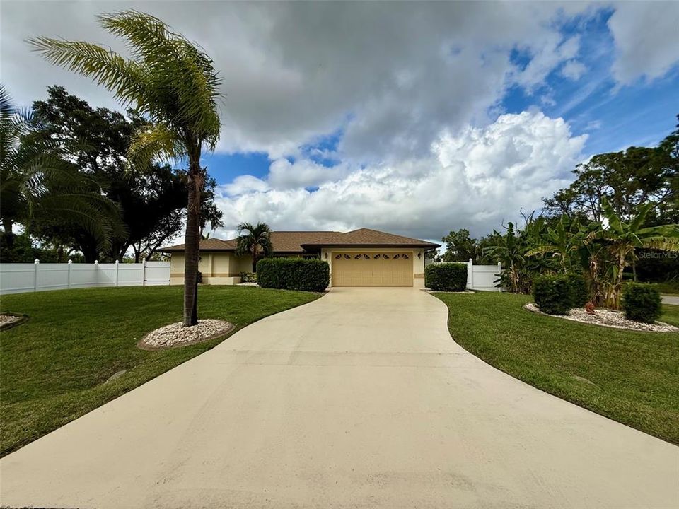 Active With Contract: $2,500 (3 beds, 2 baths, 2227 Square Feet)