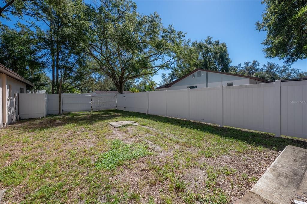 Activo con contrato: $425,000 (4 camas, 2 baños, 2112 Pies cuadrados)