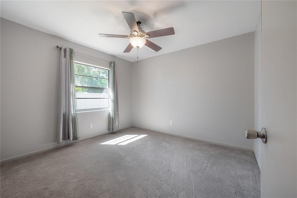 Activo con contrato: $425,000 (4 camas, 2 baños, 2112 Pies cuadrados)