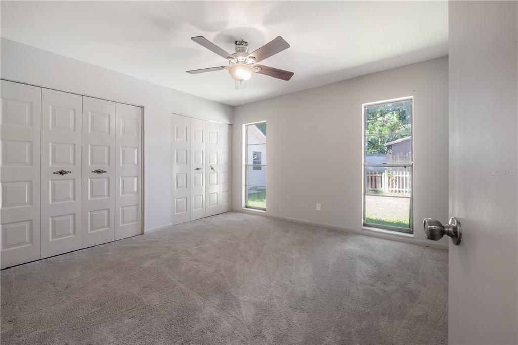 Activo con contrato: $425,000 (4 camas, 2 baños, 2112 Pies cuadrados)