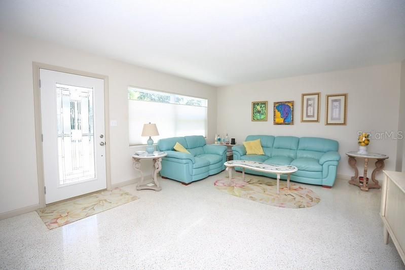 Activo con contrato: $469,000 (2 camas, 2 baños, 1228 Pies cuadrados)