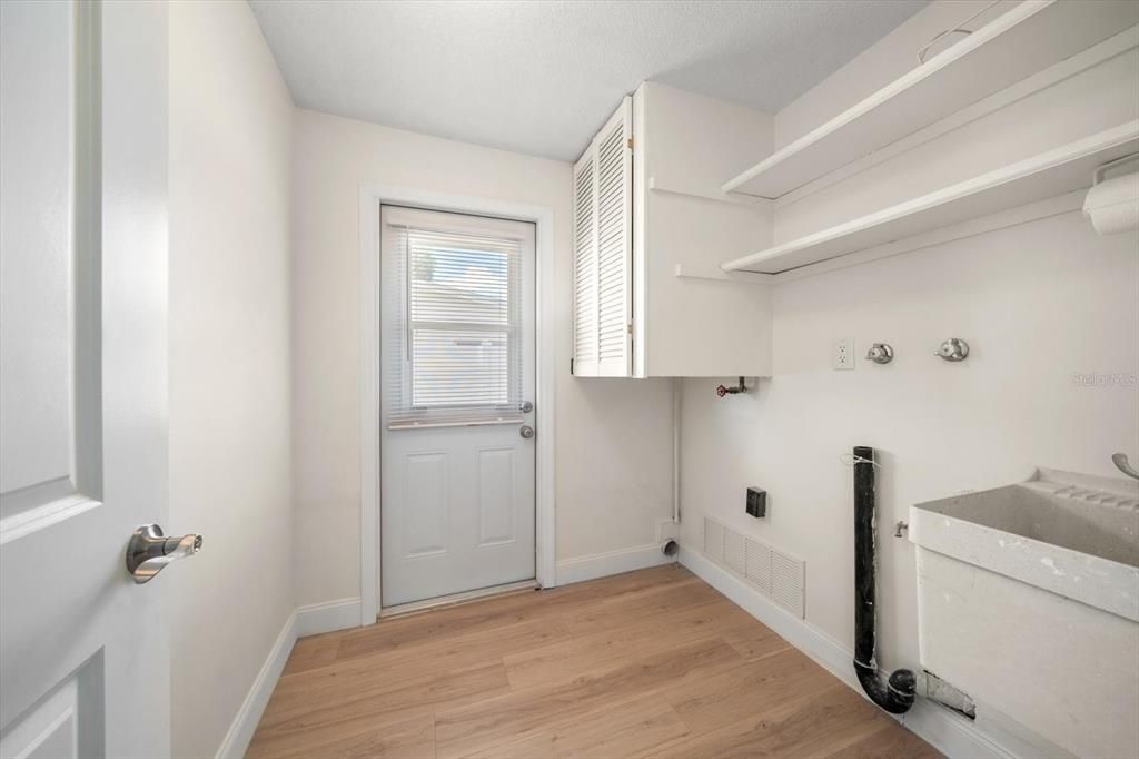 Active With Contract: $489,000 (3 beds, 2 baths, 1903 Square Feet)