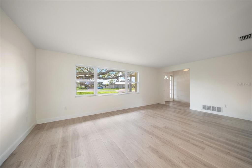 Active With Contract: $489,000 (3 beds, 2 baths, 1903 Square Feet)