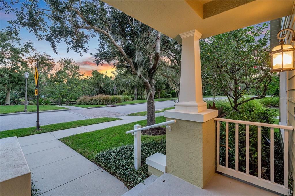 Под контрактом: $279,900 (2 спален, 2 ванн, 1200 Квадратных фут)