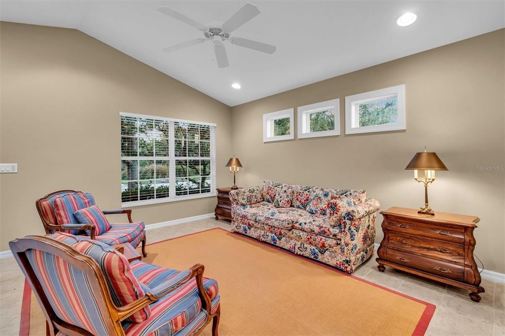 Под контрактом: $279,900 (2 спален, 2 ванн, 1200 Квадратных фут)