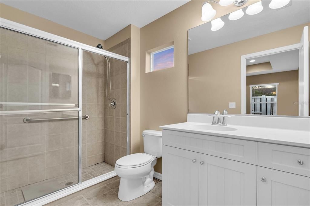 Под контрактом: $279,900 (2 спален, 2 ванн, 1200 Квадратных фут)