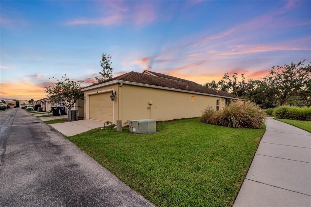 Под контрактом: $279,900 (2 спален, 2 ванн, 1200 Квадратных фут)