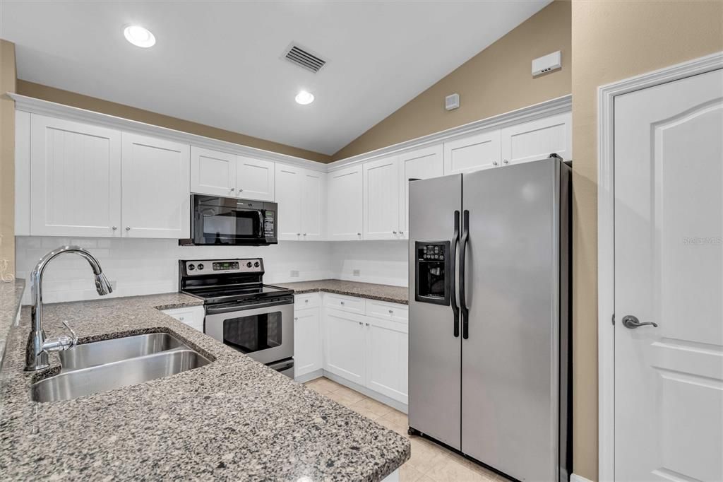 Под контрактом: $279,900 (2 спален, 2 ванн, 1200 Квадратных фут)