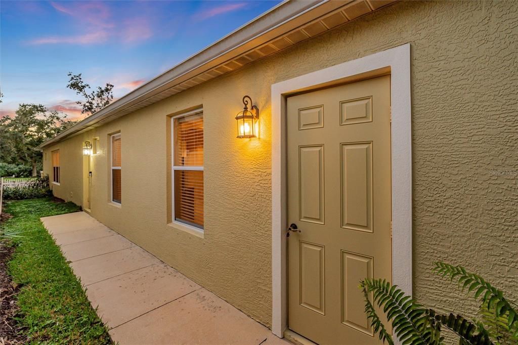 Под контрактом: $279,900 (2 спален, 2 ванн, 1200 Квадратных фут)