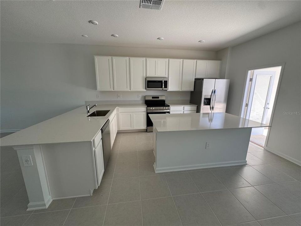 En Renta: $2,300 (3 camas, 2 baños, 1615 Pies cuadrados)