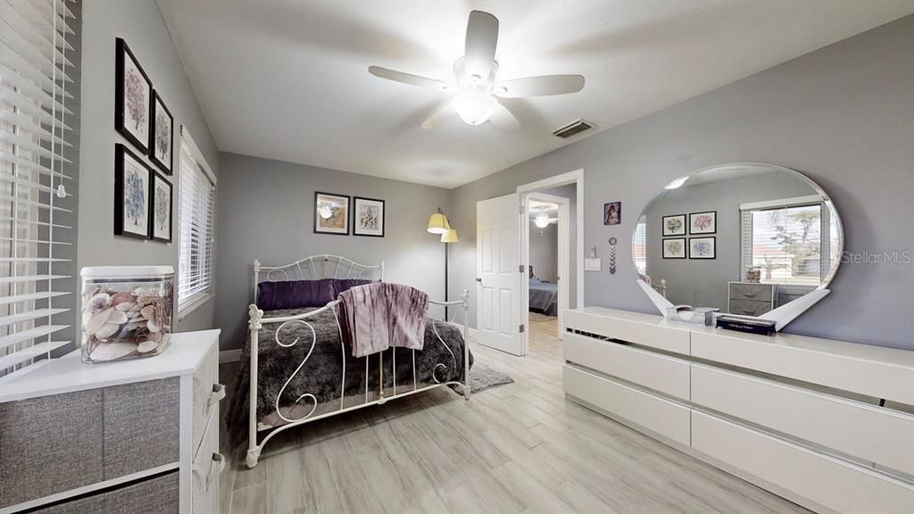 На продажу: $287,777 (3 спален, 2 ванн, 1428 Квадратных фут)