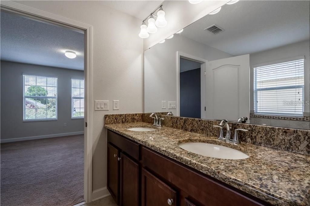 出租: $2,500 (3 贝兹, 2 浴室, 2008 平方英尺)