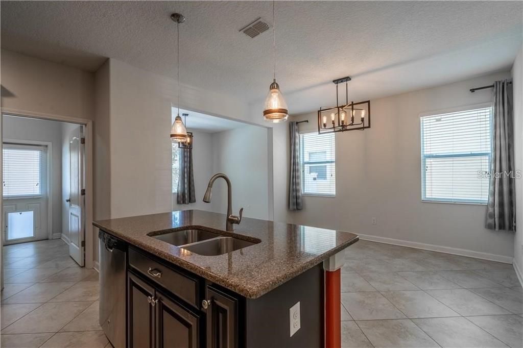 出租: $2,500 (3 贝兹, 2 浴室, 2008 平方英尺)