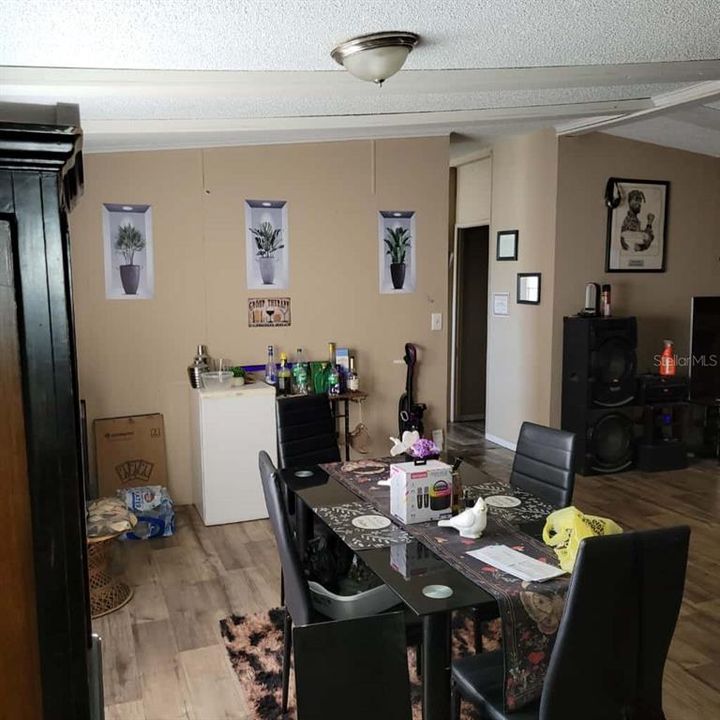 待售: $209,000 (3 贝兹, 2 浴室, 1728 平方英尺)