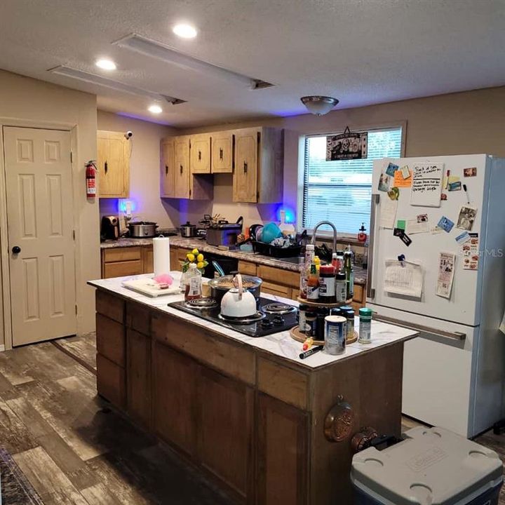 待售: $209,000 (3 贝兹, 2 浴室, 1728 平方英尺)