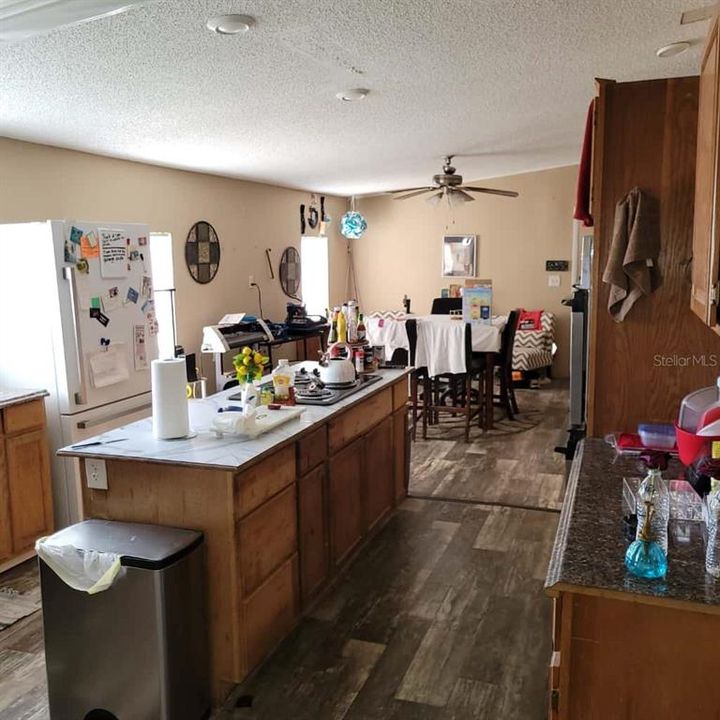 待售: $209,000 (3 贝兹, 2 浴室, 1728 平方英尺)