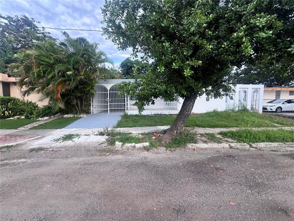 Recently Sold: $225,000 (4 beds, 2 baths, 1027 Square Feet)