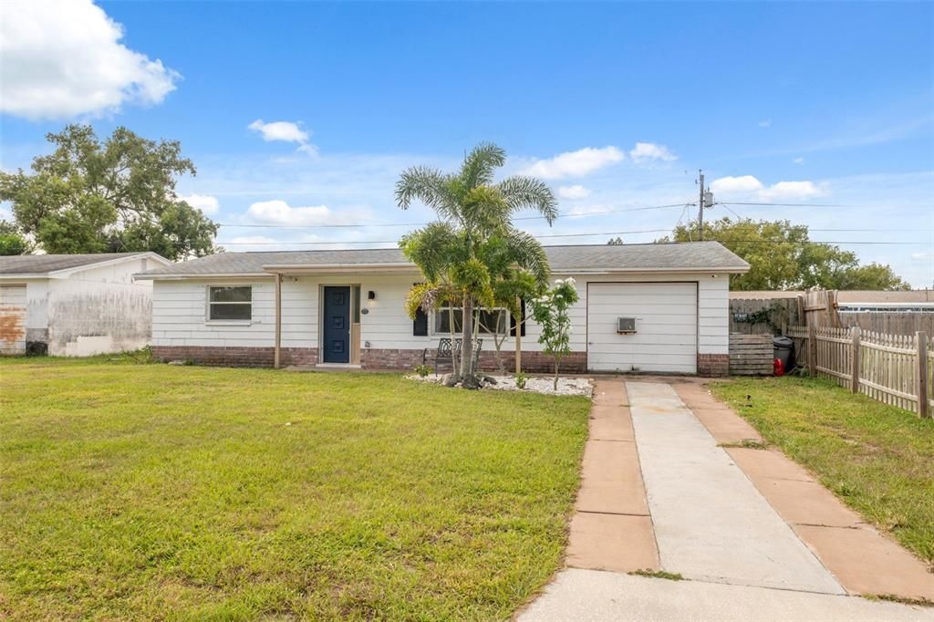 合同活跃: $215,000 (3 贝兹, 2 浴室, 956 平方英尺)