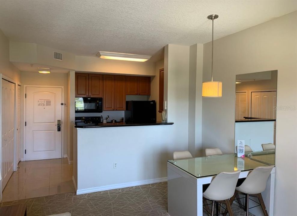 For Sale: $160,000 (1 beds, 1 baths, 671 Square Feet)