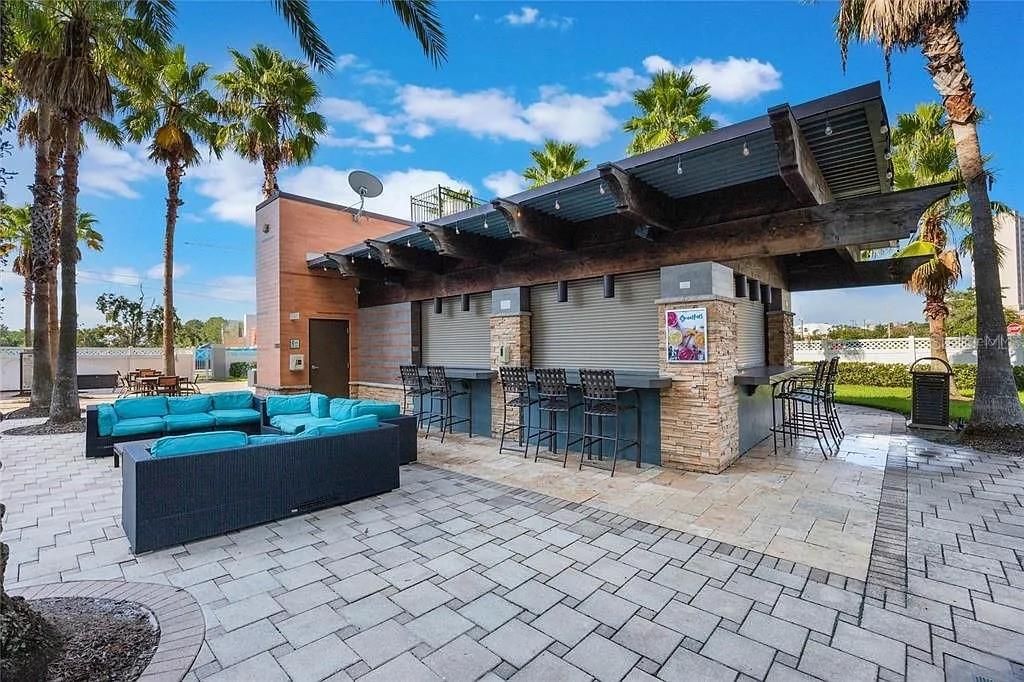 For Sale: $160,000 (1 beds, 1 baths, 671 Square Feet)