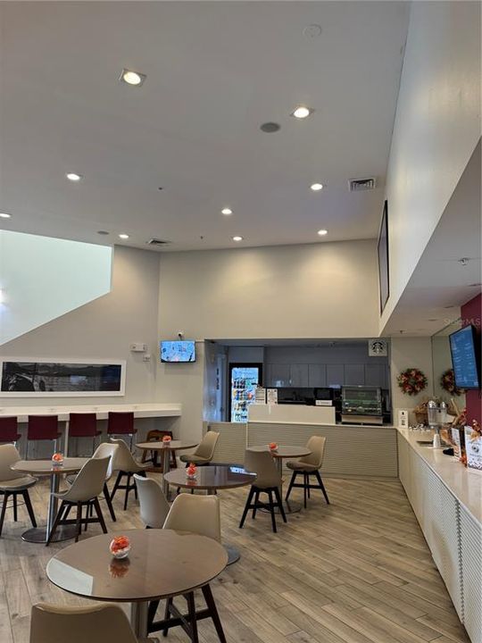 For Sale: $160,000 (1 beds, 1 baths, 671 Square Feet)