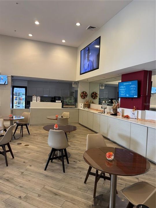 For Sale: $160,000 (1 beds, 1 baths, 671 Square Feet)