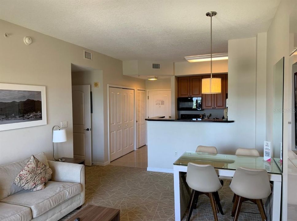 For Sale: $160,000 (1 beds, 1 baths, 671 Square Feet)