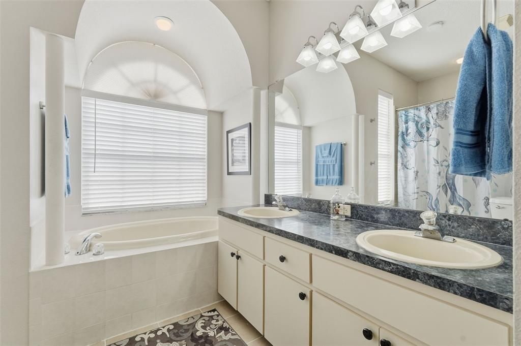 待售: $359,000 (3 贝兹, 2 浴室, 1622 平方英尺)