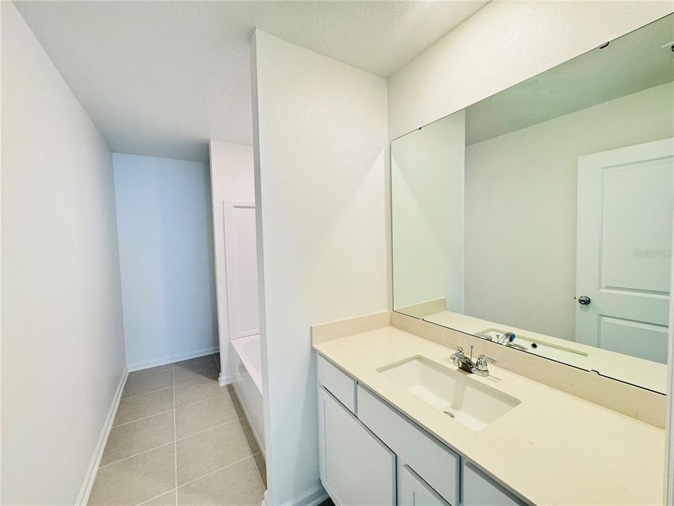 For Rent: $2,300 (6 beds, 3 baths, 2463 Square Feet)