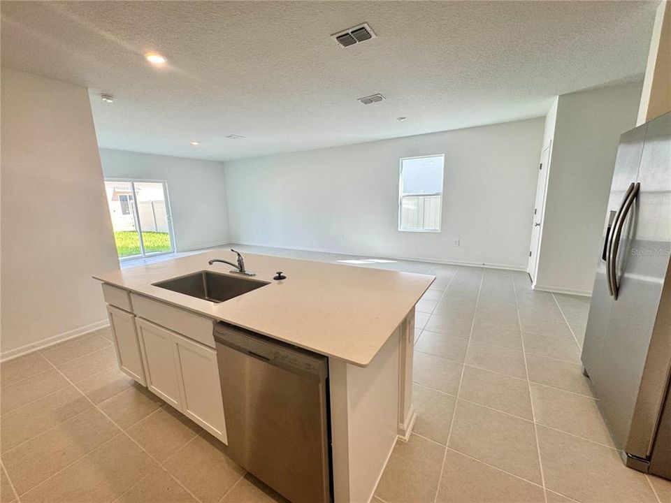 For Rent: $2,300 (6 beds, 3 baths, 2463 Square Feet)