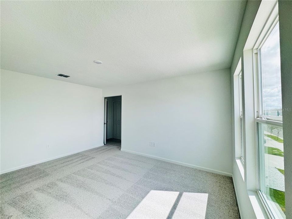 For Rent: $2,300 (6 beds, 3 baths, 2463 Square Feet)