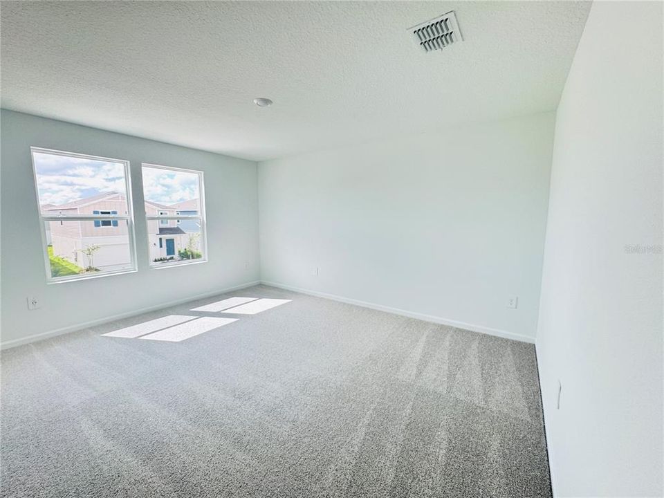 For Rent: $2,300 (6 beds, 3 baths, 2463 Square Feet)